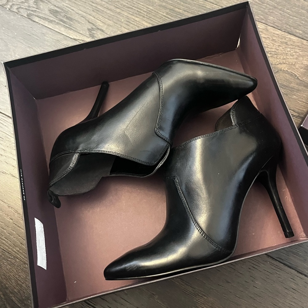 BNWT Enzo Angiolini Leather Booties